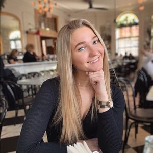 Meet your Posher, Lauren